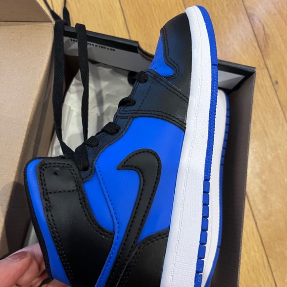 Nike Jordan 1 Mid Size 1Y - Picture 5 of 7